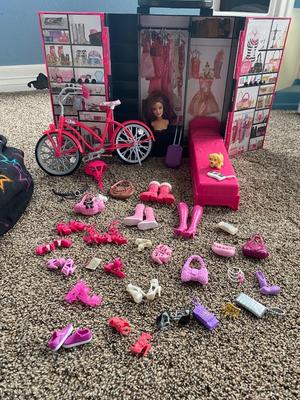 BARBIES BED & BEACH CRUISER, ALONG WITH CLOSET AND FASHION ACCESSORIES