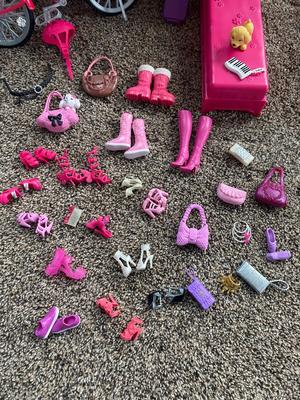 BARBIES BED & BEACH CRUISER, ALONG WITH CLOSET AND FASHION ACCESSORIES
