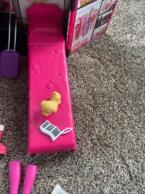 BARBIES BED & BEACH CRUISER, ALONG WITH CLOSET AND FASHION ACCESSORIES