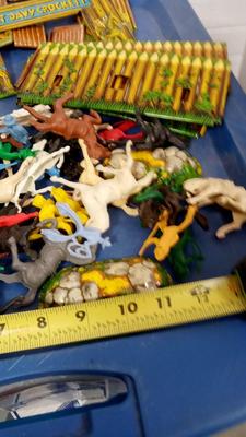 LOT 206 OLD FORT DAVY CROCKETT PLAYSET