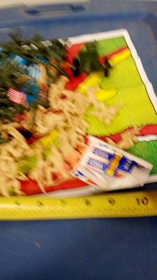 LOT 207 ARMY PLAYSET