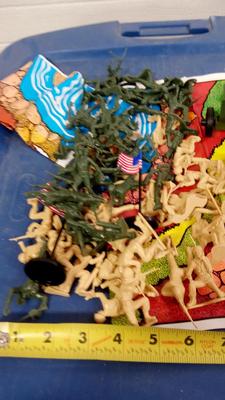 LOT 207 ARMY PLAYSET