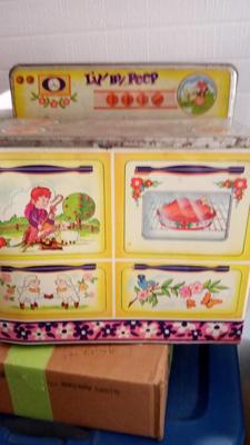 LOT 211 TWO OLD BO PEEP METAL TOY KITCHEN PIECES