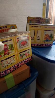 LOT 211 TWO OLD BO PEEP METAL TOY KITCHEN PIECES