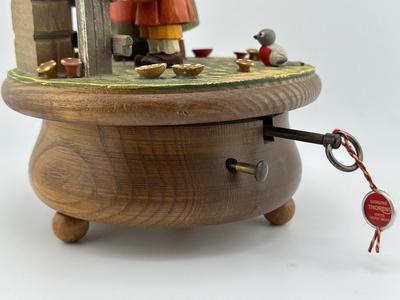 THORENS Revolving Music Box - Plays Ave Maria Gounod