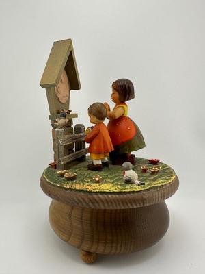 THORENS Revolving Music Box - Plays Ave Maria Gounod