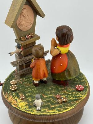 THORENS Revolving Music Box - Plays Ave Maria Gounod