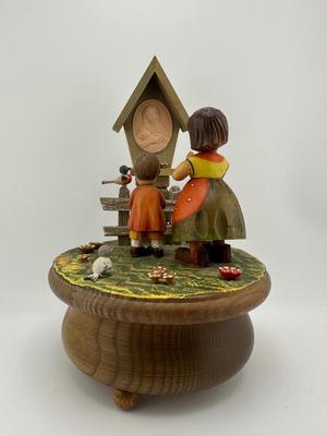 THORENS Revolving Music Box - Plays Ave Maria Gounod