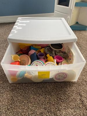 A WHOLE TOTE OF PLAY DISHES