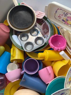 A WHOLE TOTE OF PLAY DISHES