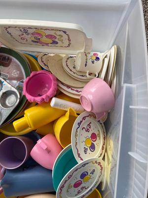A WHOLE TOTE OF PLAY DISHES