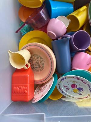 A WHOLE TOTE OF PLAY DISHES