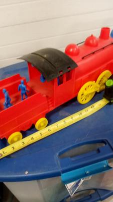 214 OLD PLASTIC TOY TRAIN