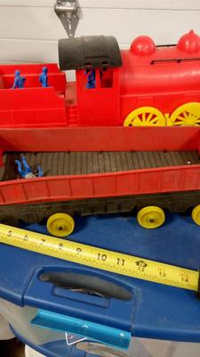 214 OLD PLASTIC TOY TRAIN