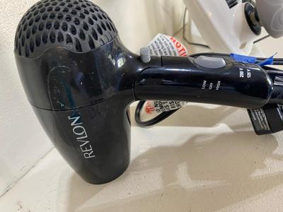 NORELCO S5290 ELECTRIC RAZOR, REVLON HAIR DRYER & OTHER PERSONAL CARE ITEMS