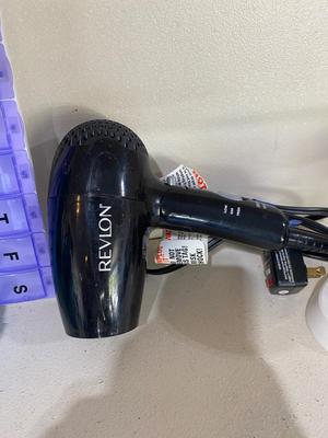 NORELCO S5290 ELECTRIC RAZOR, REVLON HAIR DRYER & OTHER PERSONAL CARE ITEMS