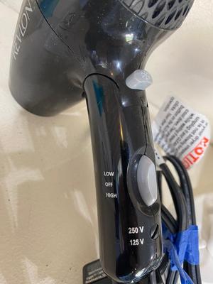 NORELCO S5290 ELECTRIC RAZOR, REVLON HAIR DRYER & OTHER PERSONAL CARE ITEMS