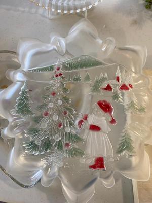 GERBER LEGENDARY CARVING KNIFE AND FORK WITH CHRISTMAS SERVING DISHES & HOLIDAY DECOR