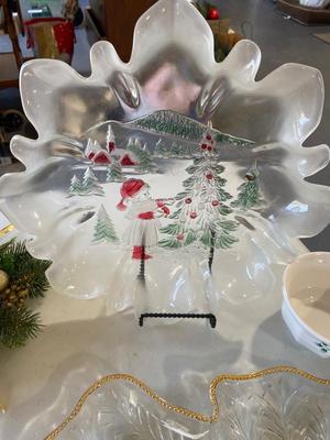 GERBER LEGENDARY CARVING KNIFE AND FORK WITH CHRISTMAS SERVING DISHES & HOLIDAY DECOR