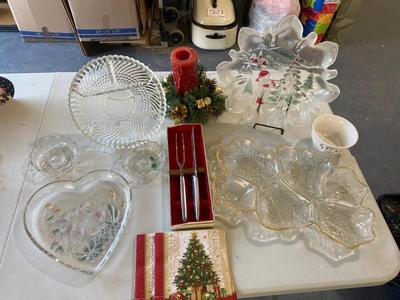 GERBER LEGENDARY CARVING KNIFE AND FORK WITH CHRISTMAS SERVING DISHES & HOLIDAY DECOR