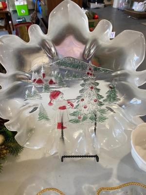 GERBER LEGENDARY CARVING KNIFE AND FORK WITH CHRISTMAS SERVING DISHES & HOLIDAY DECOR