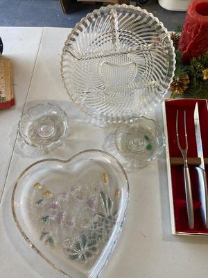 GERBER LEGENDARY CARVING KNIFE AND FORK WITH CHRISTMAS SERVING DISHES & HOLIDAY DECOR