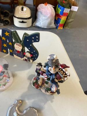 CHRISTMAS COOKIE CUTTERS AND HOLIDAY DECOR