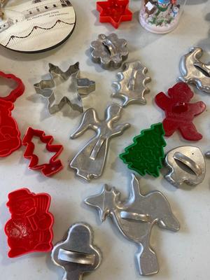 CHRISTMAS COOKIE CUTTERS AND HOLIDAY DECOR