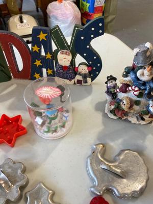 CHRISTMAS COOKIE CUTTERS AND HOLIDAY DECOR