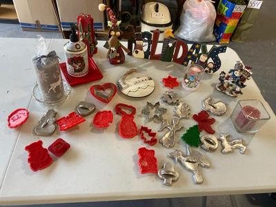 CHRISTMAS COOKIE CUTTERS AND HOLIDAY DECOR