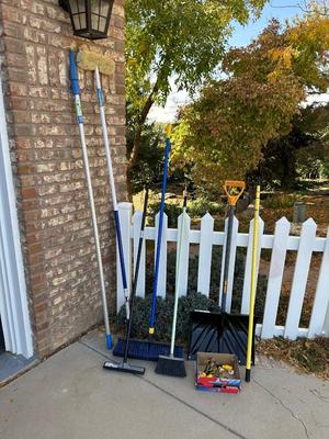 EXTENSION POLE, LIGHT BULB CHANGER, PUSH BROOMS, SNOW SHOVEL
