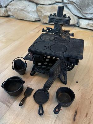 Vintage QUEEN Miniature Cast Iron Stove & Accessories