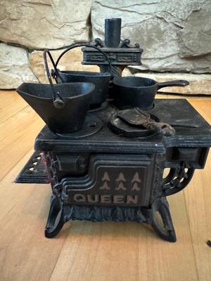 Vintage QUEEN Miniature Cast Iron Stove & Accessories