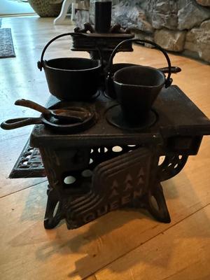 Vintage QUEEN Miniature Cast Iron Stove & Accessories