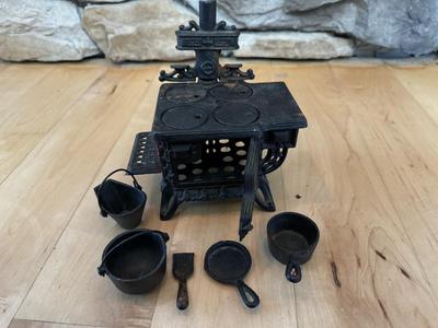 Vintage QUEEN Miniature Cast Iron Stove & Accessories
