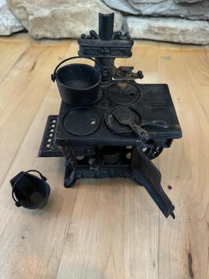Vintage QUEEN Miniature Cast Iron Stove & Accessories