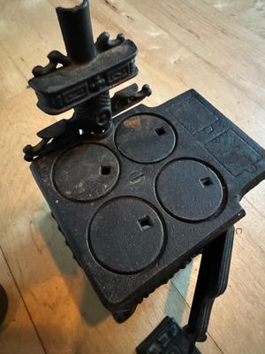 Vintage QUEEN Miniature Cast Iron Stove & Accessories