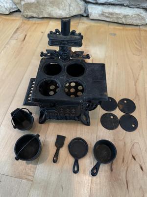 Vintage QUEEN Miniature Cast Iron Stove & Accessories