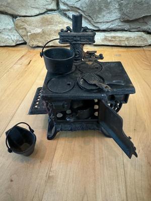 Vintage QUEEN Miniature Cast Iron Stove & Accessories