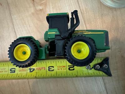John Deere Tumbler Glasses (8) & Model Tractors