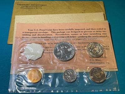 1962 PROOF SET W/CAMEO FRANKLIN HALF DOLLAR AS PICTURED.