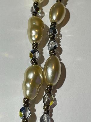 Vintage Double Strand 28" Faux Freshwater Pearls & Aurora Borealis Style Beads Fashion Necklace in VG Preowned Condition.