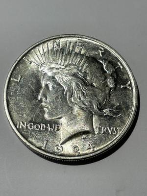 1924-P MS60 UNCIRCULATED/BAGGY CONDITION PEACE SILVER DOLLAR AS PICTURED.