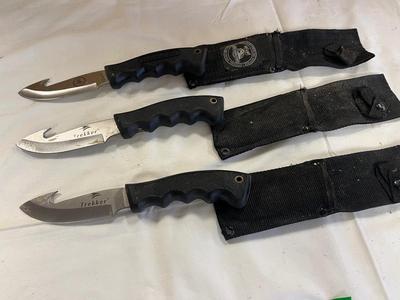 Gut Hook Hunting Knives