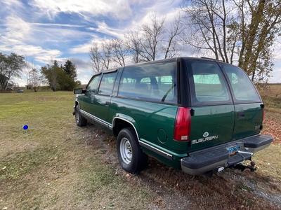 GMC Green Suburban 1999