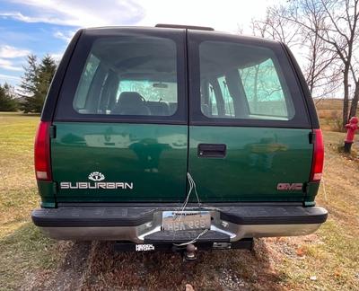 GMC Green Suburban 1999