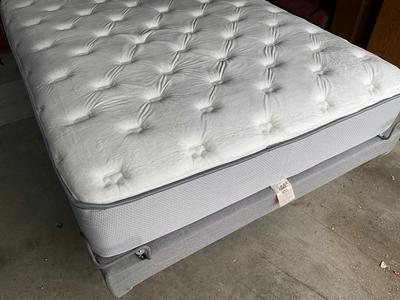 LIFT BED w/Comfort King Mattress. Reverie 5D Adjustable Foundation w/remote, ComfortKing Mattress