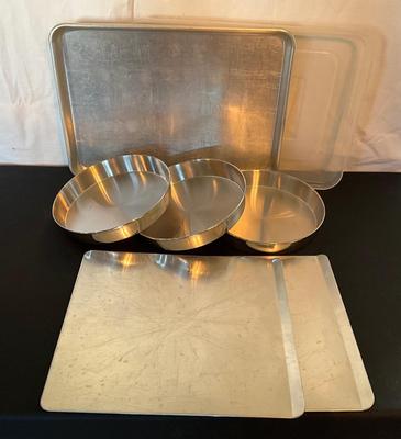 Bakeware, 3 round cake pan, Jelly Roll pan/cover, 2 Cookie sheets