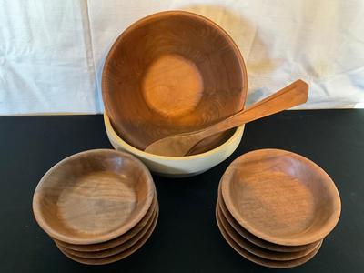 Wooden bowls and pottery bowl