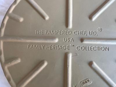NEW Pampered Chef pizza stone and baking pan